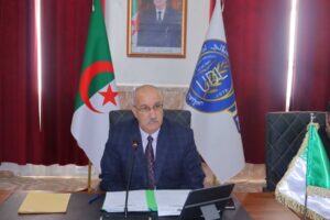 البروفيسور بوزياني مراحي خلال الاجتماع التنسيقي بجامعة جيلالي ليابس