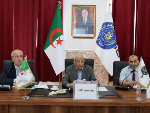 اجتماع مجلس الإدارة بقاعة الاجتماعات على مستوى مديرية الجامعة، برئاسة رئيس مجلس الإدارة، وبحضور مدير الجامعة البررفيسور بوزياني مراحي،الأمين العام للجامعة