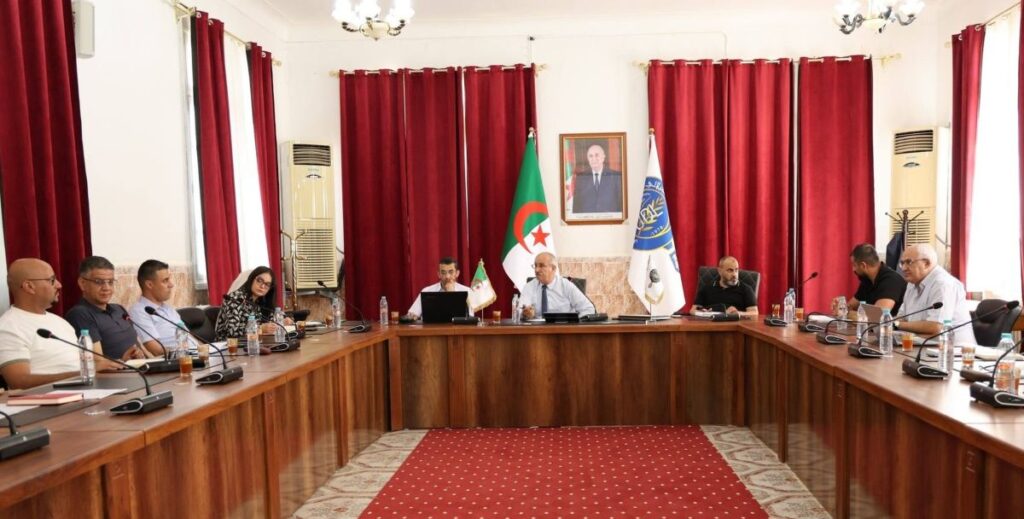 البروفيسور بوزياني مراحي يترأس اجتماع مجلس المديرية لضبط ودراسة ملف توظيف الأساتذة للسنة المالية 2026.